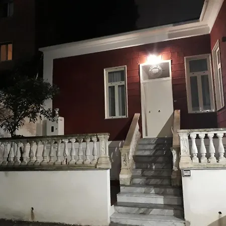 La Casina Rossa * Naples