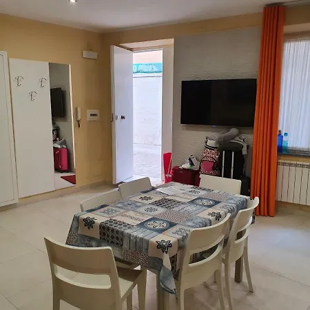 La Casina Rossa بيت للعطل *